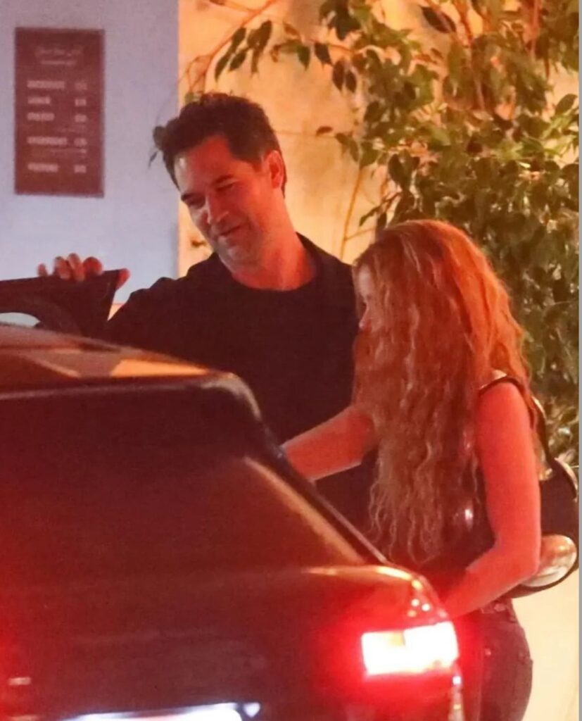 Shakira y el actor mexicano Manuel García-Rulfo desatan rumores de romance tras ser captados afuera de un hotel - Noticias de hoy en República Dominicana | último minuto
