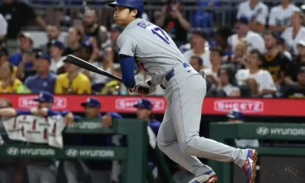 Ohtani conecta jonrón, pero abandona el coyuntura por molestias en la rodilla en triunfo de los Dodgers | De Postrer Minuto