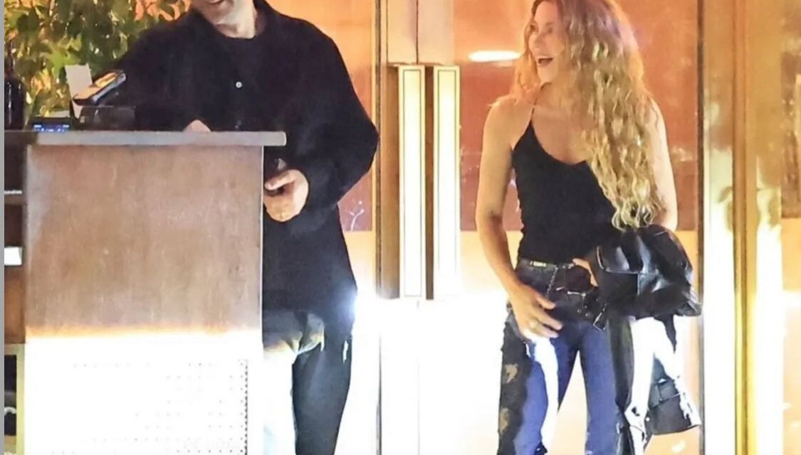 Shakira y el actor mexicano Manuel García-Rulfo se desatan