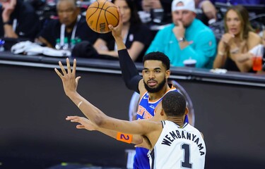 Knicks sobreviven al suspensión de Spurs y toman superioridad 2-0 en las Finales de la NBA | De Postrero Minuto
