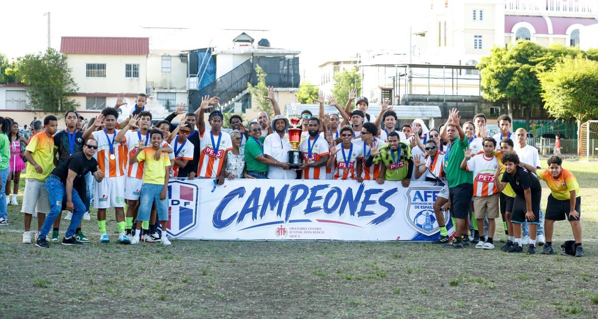 Pueblo Arriba conquista botellín título consecutivo en el fútbol de Moca