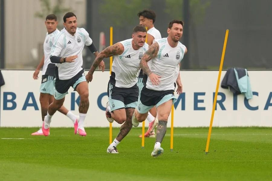 Argentina completa su extremo entrenamiento ayer de la final del Mundial; Scaloni analiza cambios en el merienda | De Posterior Minuto