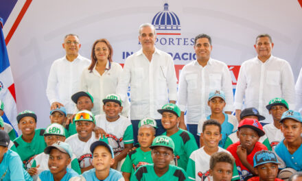 Abinader inaugura play en Samaná con inversión de RD$14 millones