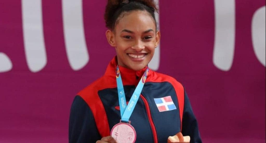 Ana Rosa dedica medalla de oro a su grupo