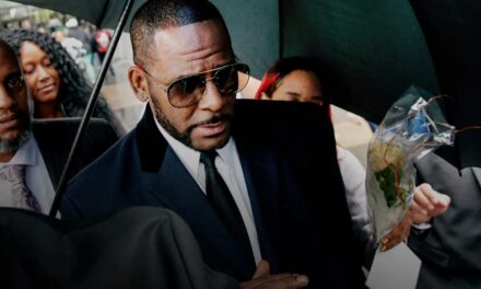 R. Kelly detrás de la extracción de la emancipación anticipada | posterior minuto