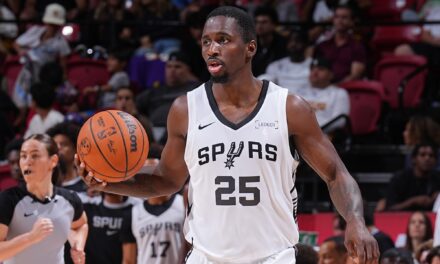 David Jones-García seguirá con los Spurs tras firmar un nuevo convenio de doble vía | De Final Minuto