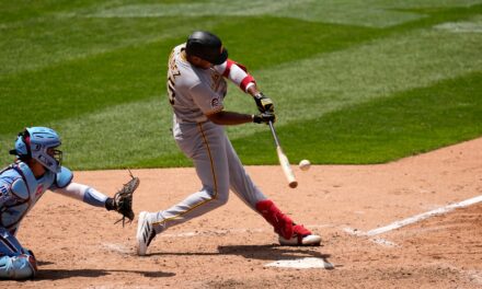 Esmerlyn Valdez regresa a la columna de los Piratas, luego de un susto por pelotazo