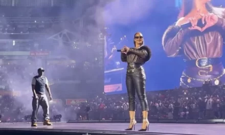 Tras abriles de marcha de los escenarios Rihanna sorprende con su reaparición yuxtapuesto a Jay-Z – RC Noticias