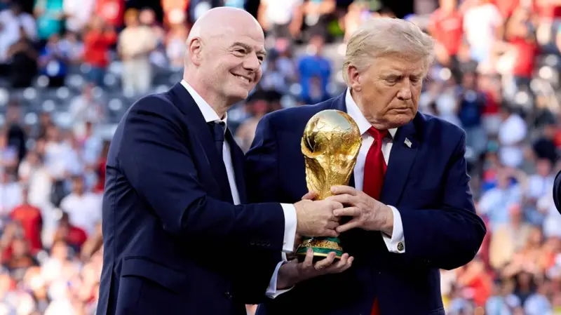 Quién es Gianni Infantino y cómo llegó a ser el hombre más poderoso del fútbol mundial