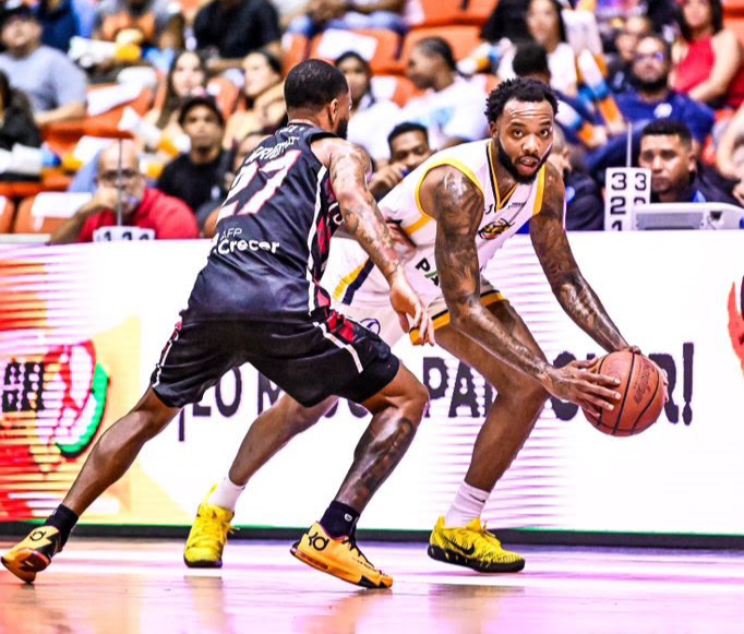 Metros mantienen viva serie final al vencer a los Gigantes | De Postrer Minuto