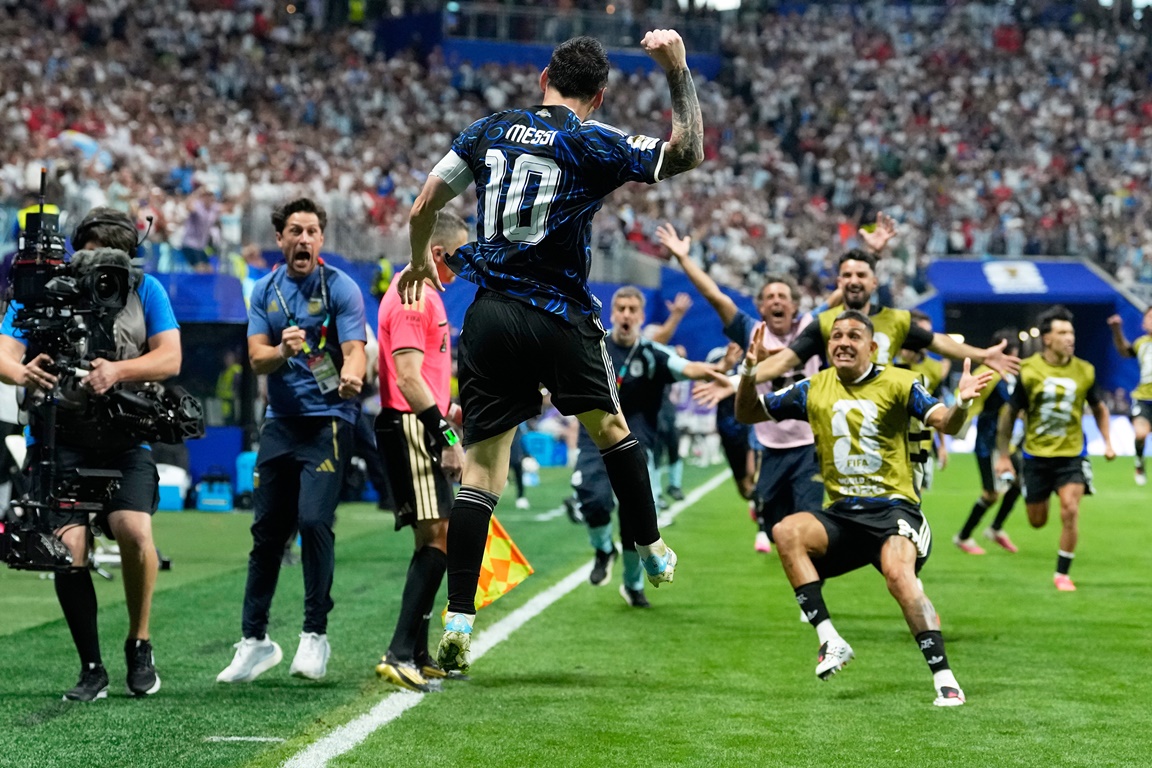 Argentina, con otra vigorosa reacción, alcanza la final