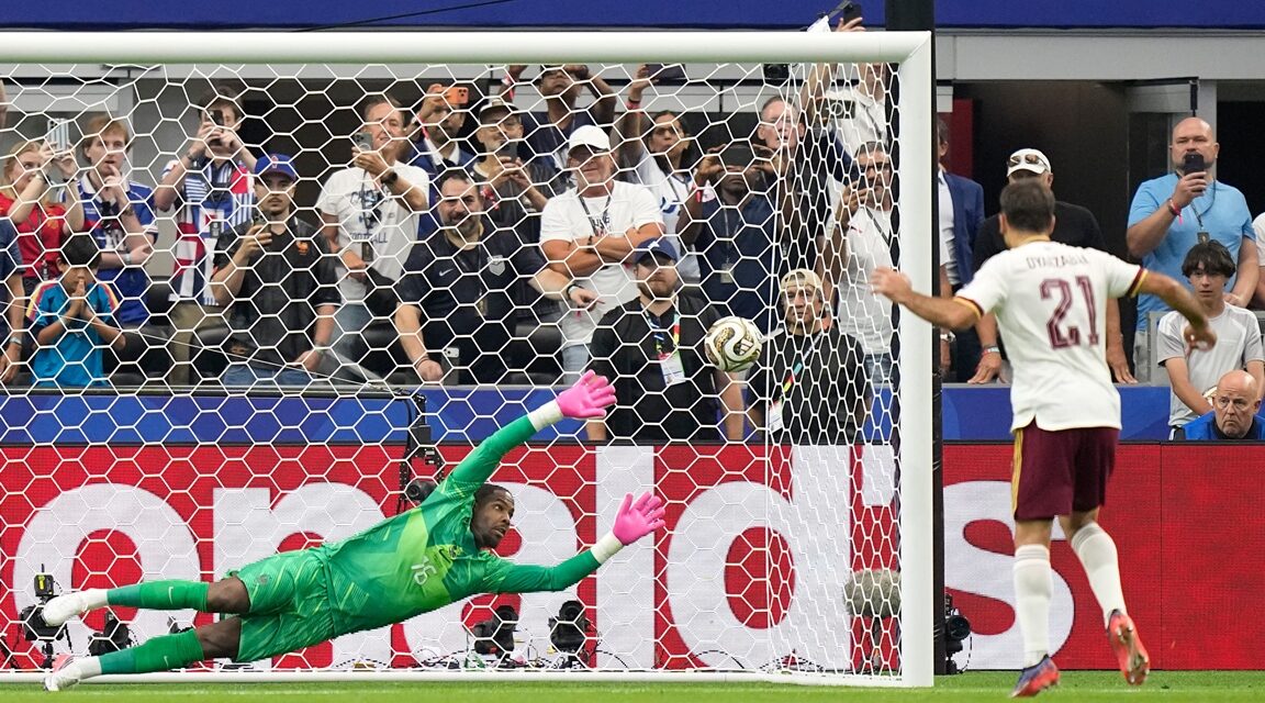 España se impone a Francia y Kylian Mbappé