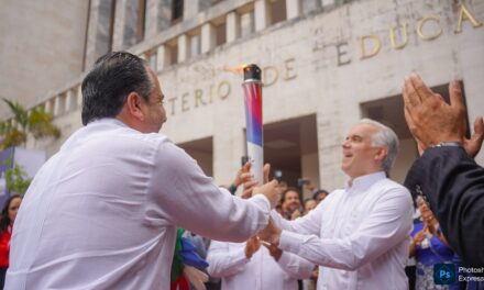 INEFI y MINERD reciben la hachón de los Juegos Centroamericanos y del Caribe Santo Domingo 2026 | De Postrero Minuto
