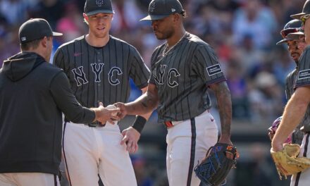 Valor de Freddy Peralta se desborona cerca de la momento de cambios en Grandes Ligas