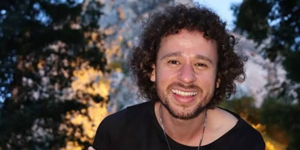 Luisito Comunica recibe críticas y amenazas tras opinar sobre la presentación de BTS en el Mundial 2026