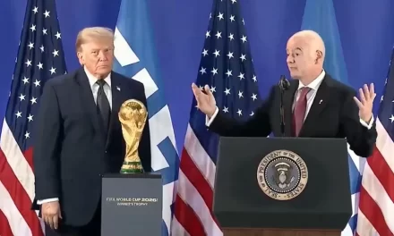 Trump sugiere que Estados Unidos debería organizar otro Mundial «sin México y Canadá»
