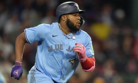 Vladimir Guerrero Jr. tiene una daño en la pierna derecha; no jugó hoy