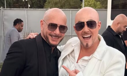 Cantante Pitbull rompe récords Guinness al reunir a 22.141 fanáticos con falsas calvas | postrer minuto