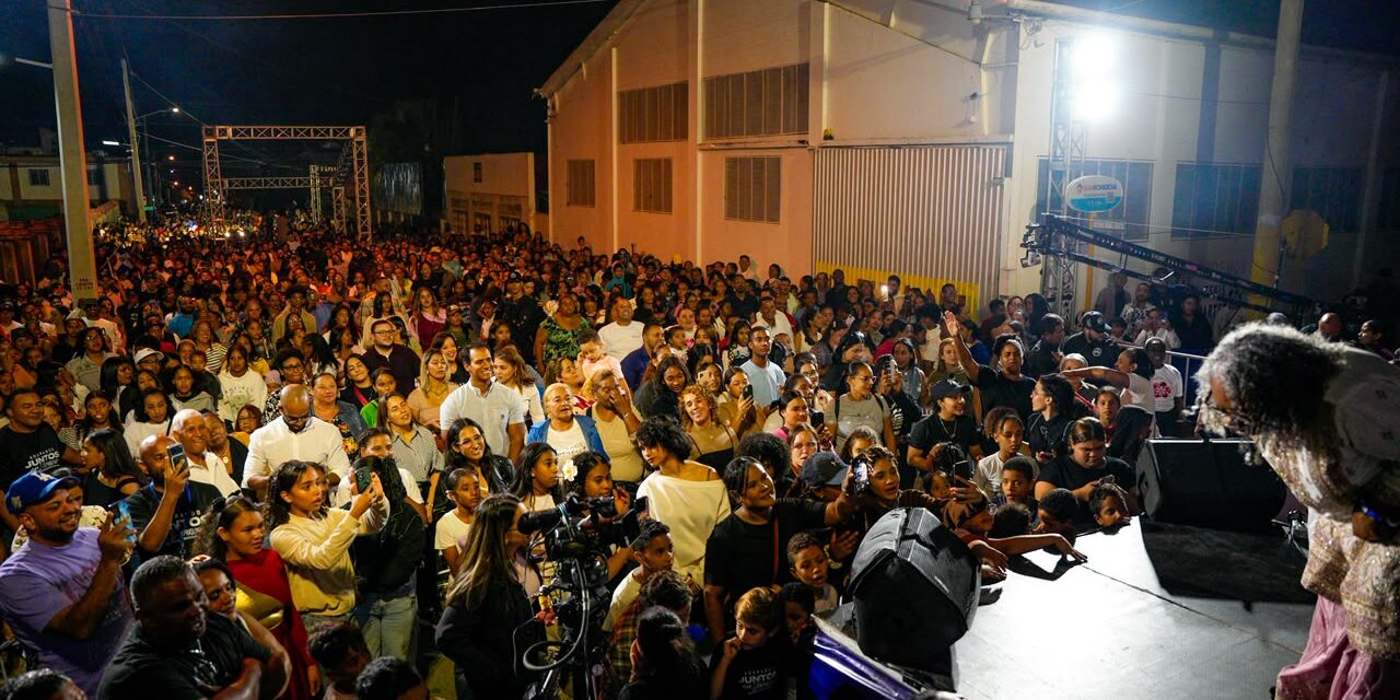 Constanza reúne a miles de personas en un concierto cristiano