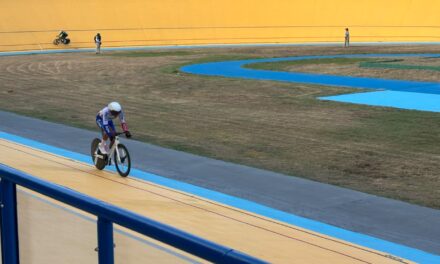 Las graderías del Velódromo se encienden en apoyo