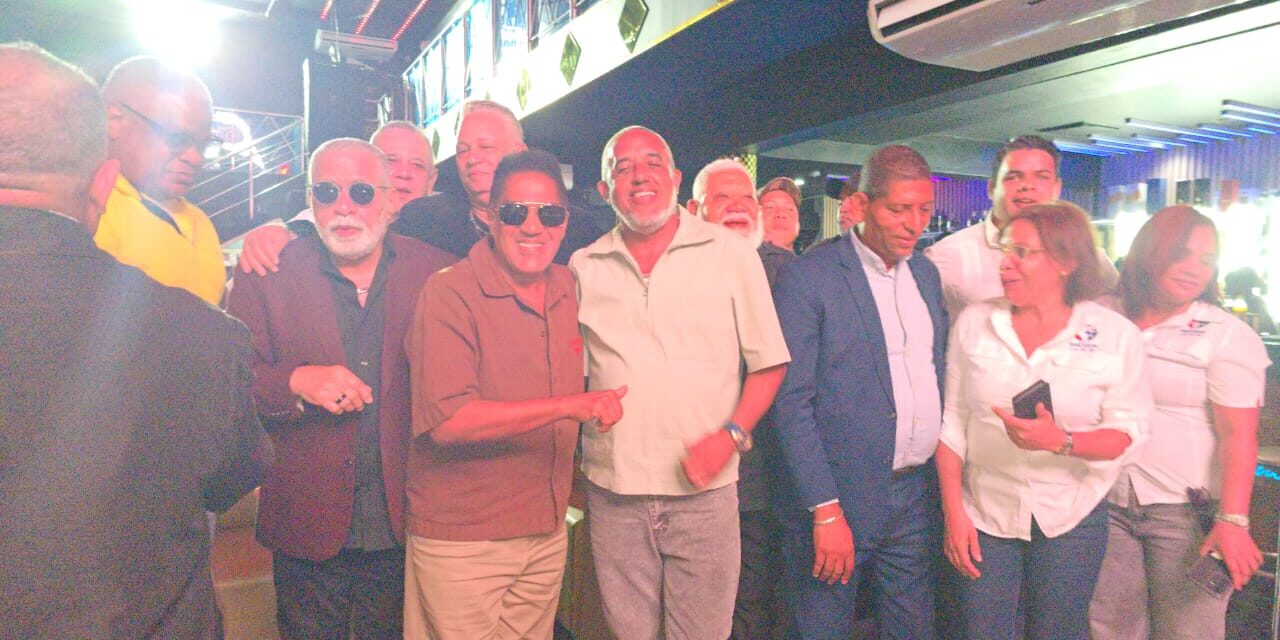 Kinito Méndez promueve respeto a los derechos de autor en lucha con empresarios de La Romana