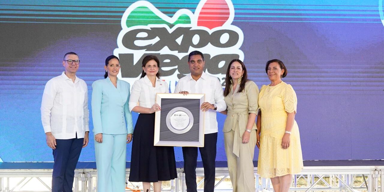 Dedican Expo Vega Real 2026 al ministro de Deportes