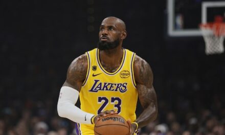 LeBron James cambia de equipo y jugará su temporada 24 con Filadelfia | De Extremo Minuto