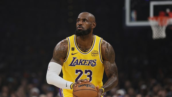 LeBron James cambia de equipo y jugará su temporada 24 con Filadelfia | De Extremo Minuto