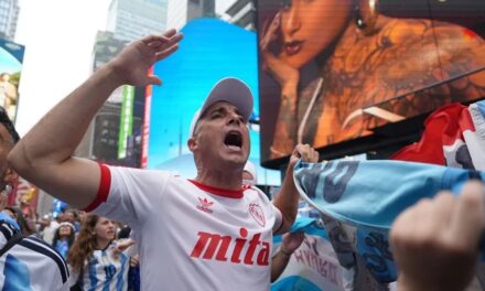 Argentina tiñe de albiceleste Times Square y sueña con conquistar su cuarta Copa del Mundo | De Extremo Minuto