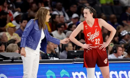Caitlin Clark entra en los libros de récords de la WNBA con 45 puntos y 10 asistencias