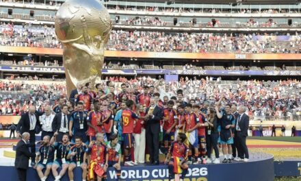 España asciende al número uno del ranking FIFA y domina además la clasificación femenina | De Postrer Minuto