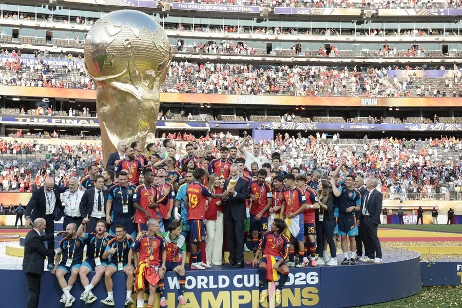 España asciende al número uno del ranking FIFA y domina además la clasificación femenina | De Postrer Minuto