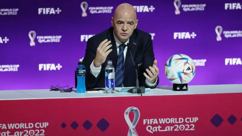 Quién es Gianni Infantino y cómo llegó a ser el hombre más poderoso y «polémico» del fútbol mundial