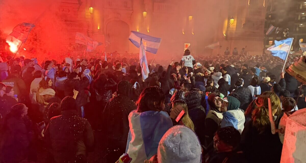 Argentinos salen a las calles a corresponder a su selección