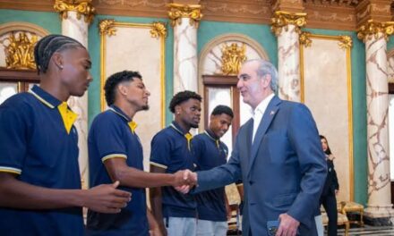 Abinader reconoce al Salcedo FC por conquistar la Liga