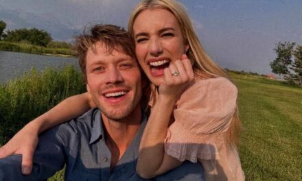 Emma Roberts se casa con el actor Cody John