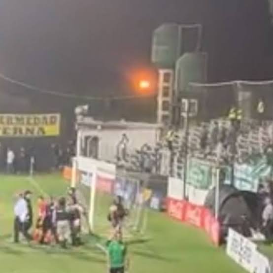 Suspenden el fútbol uruguayo tras hechos de violencia