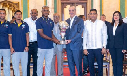 Abinader recibe y felicita al Salcedo FC por su corona en la LDF