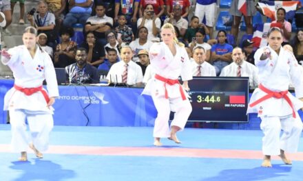 María Dimitrova es reina del kata centroamericano