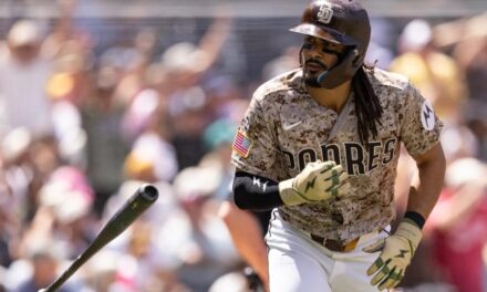 Fernando Tatis Jr la talego dos veces en el triunfo San Diego