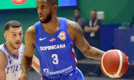 Jugadores preselección basket RD arman un `junte´