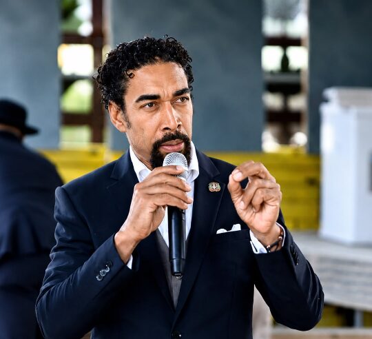 Oscar Abreu cuestiona la interrupción del Premio Nacional de Artes Visuales: “Un país que deja de honrar a sus artistas comienza a olvidar su historia” | De Postrero Minuto