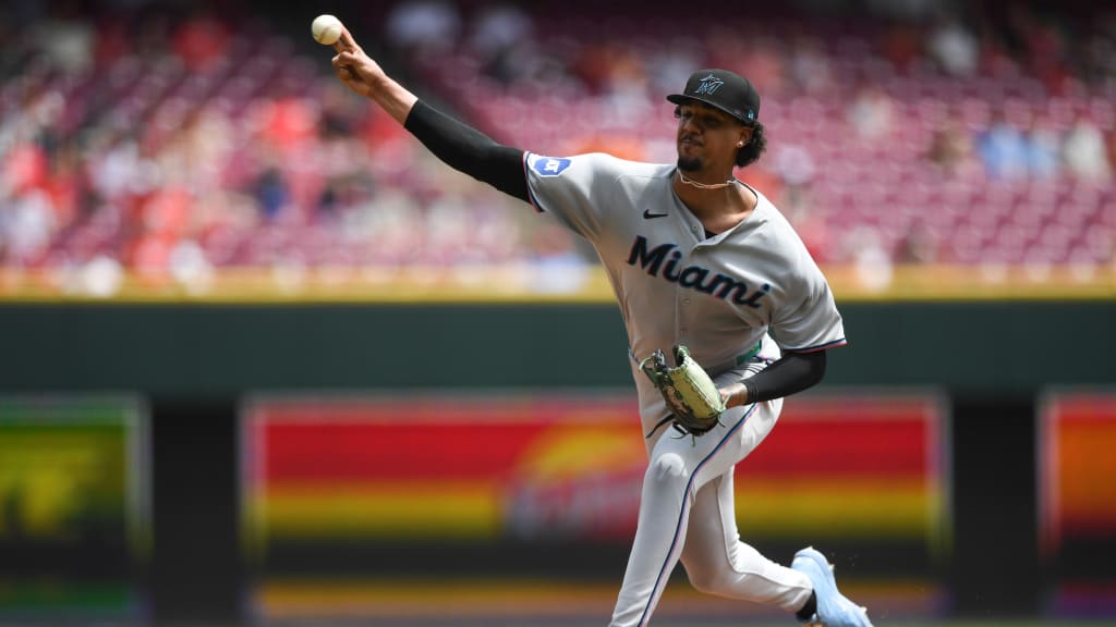 Eury Pérez sigue lanzando impresionante para los Marlins, pero sale sin osadía