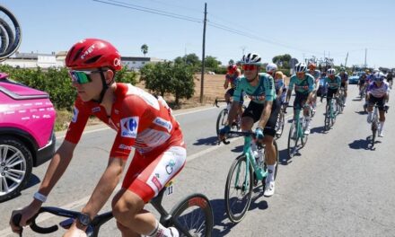 Pogacar abandona la Vuelta a España tras sufrir conmoción cerebral y fracturas | De Postrer Minuto