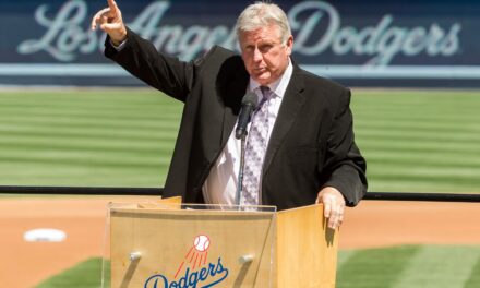 Tommy John, cuya innovadora cirugía revolucionó el béisbol, fallece a los 83 abriles