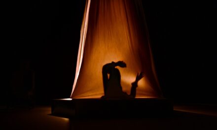 “Silencio en Pausa” regresa a la Sala Ravelo con una propuesta teatral que invita a reflexionar sobre la fragilidad emocional – RC Noticias