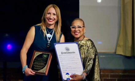Por teatro inclusivo Wendy Queliz recibe cinco reconocimientos 1