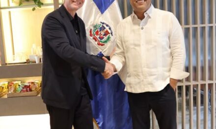 Kelvin Cruz recibe a presidentes de FIFA y Concacaf a su venida a RD