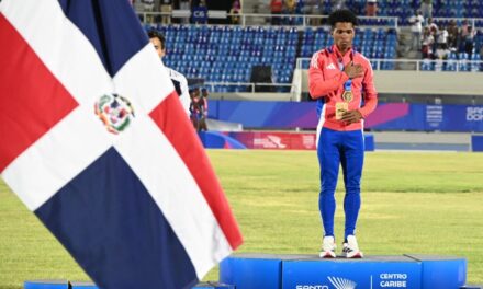 Resumen: Atletismo aporta otro oro y RD mantiene sexta en el medallero de Santo Domingo 2026 | De Postrero Minuto