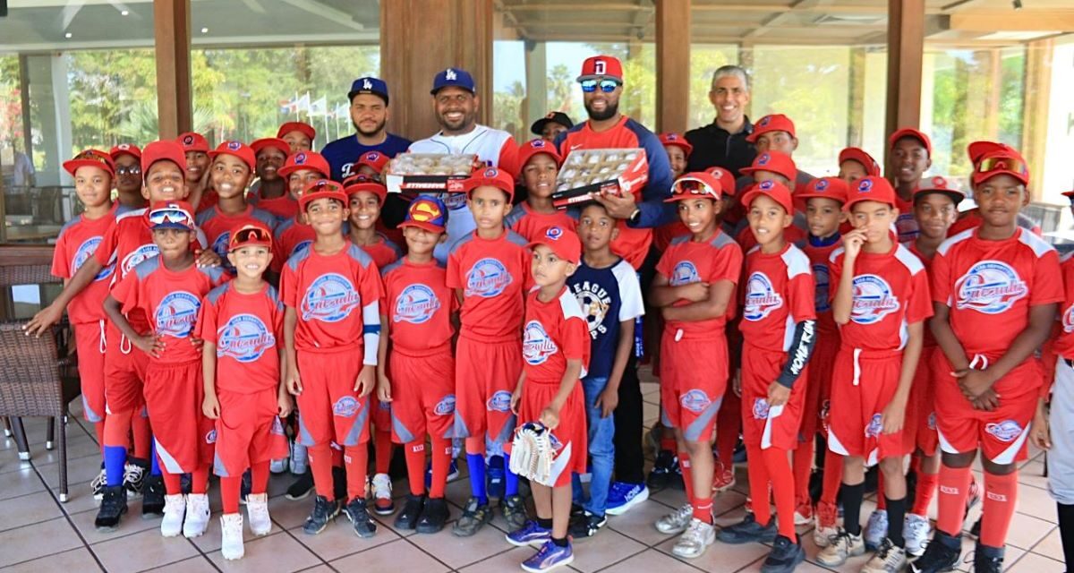Dirección del Comisionado de Béisbol imparte charla a unos 40 niños de la Liga Quezada